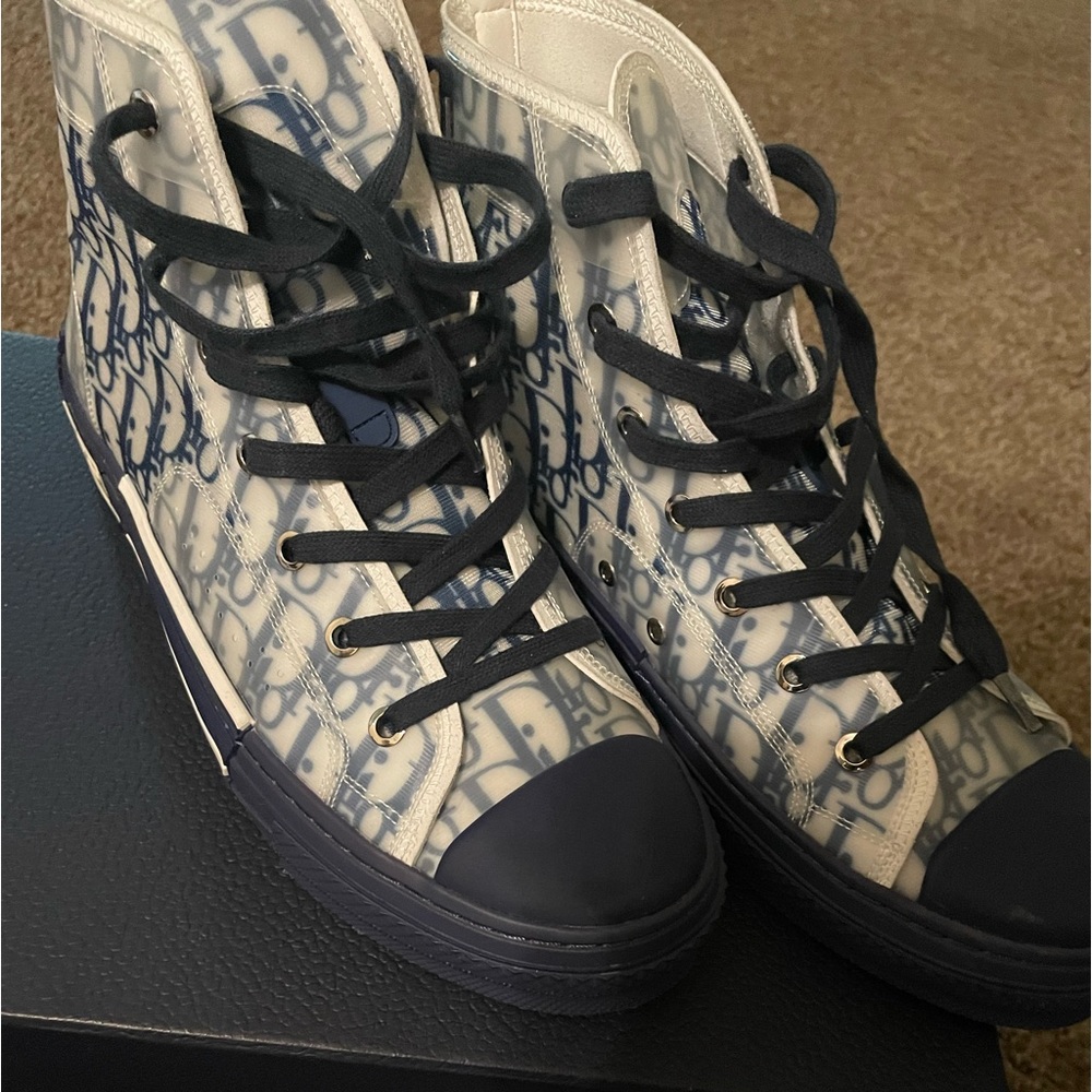 Dior sneaker worn once, box good condition